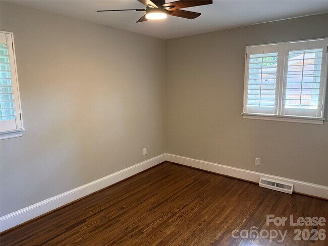 Building Photo - 4920 Raymond Pl
