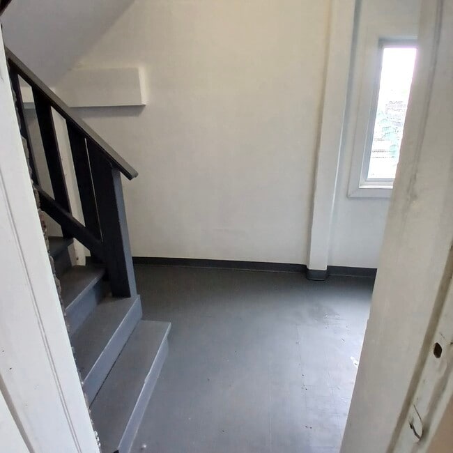 Building Photo - 4050 W Hirsch St