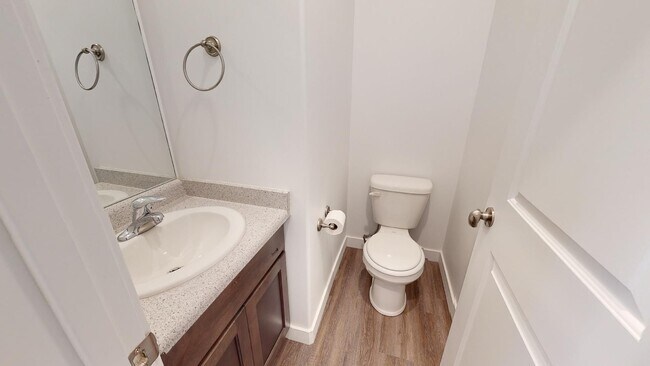 Building Photo - BEAUTIFUL 4-BEDROOM TOWNHOME FOR RENT