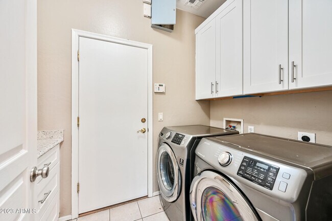 Building Photo - 1453 E Saragosa St