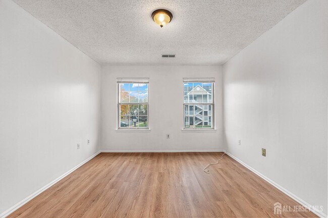 Building Photo - 115 Albury Way