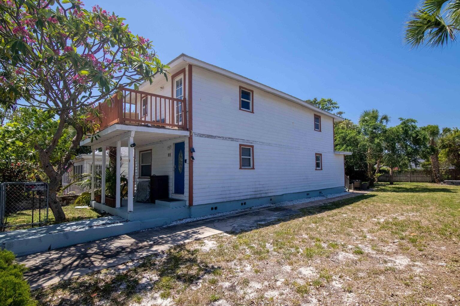 Building Photo - 915 3rd St