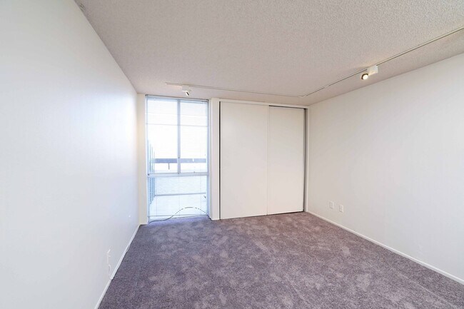 Building Photo - 2 Bedroom unit in Los Angeles