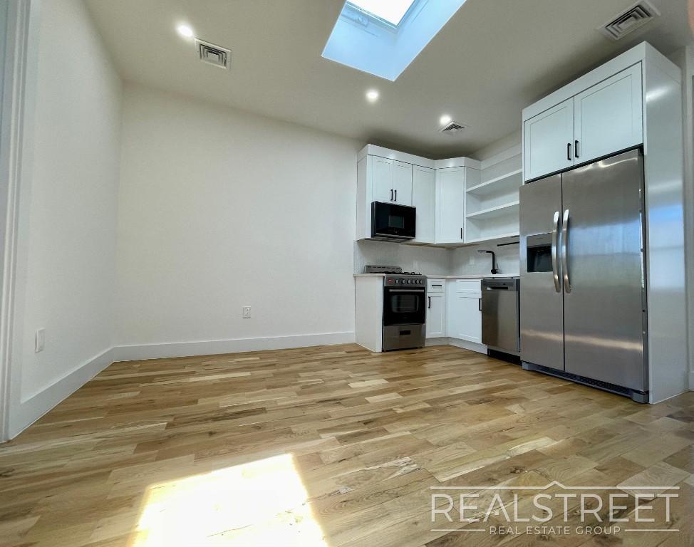 Building Photo - Stunnging NEW 4 Bed floor trhu in Bed Stuy/Ocean Hill with in unit W/D!