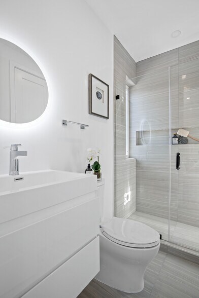 Master bathroom - 808 13th St NE