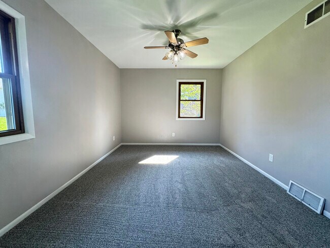 Building Photo - 1614 Stardust Dr