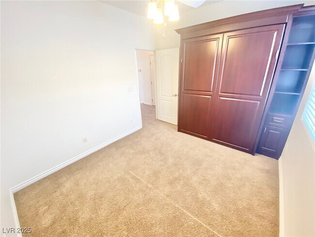 Building Photo - 2840 Dunnottar Ave
