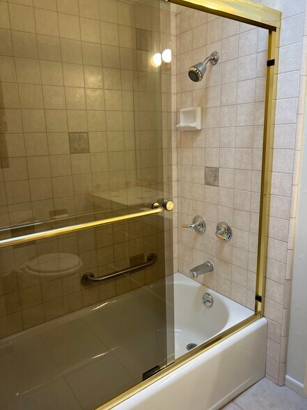 Building Photo - 7548 Newport Dr