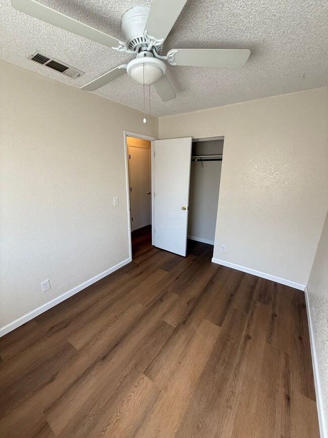 Building Photo - 3 bedroom, 2 bathroom home located in the ...