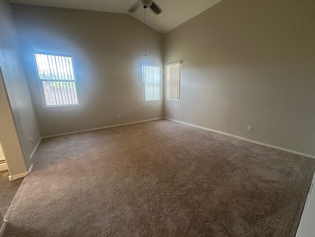 Building Photo - Single level 4 bedroom home in Chandler, w...