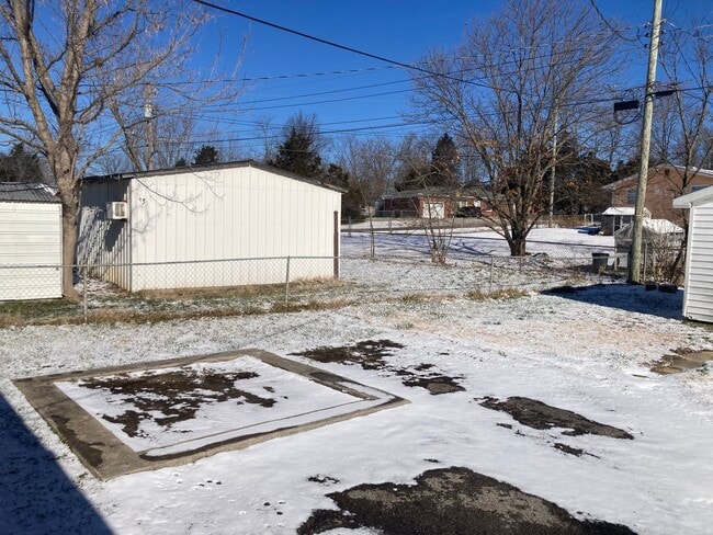 Building Photo - ALL Brick ** 1-level ** Corner Lot