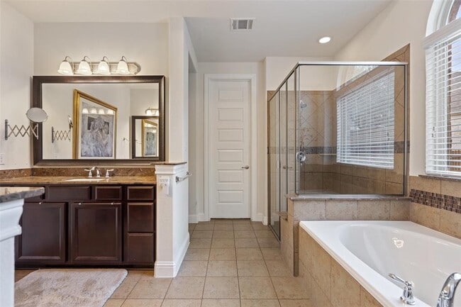 Building Photo - 8500 Echo Shore Cove