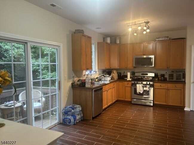 Building Photo - 310 Winding Hill Dr
