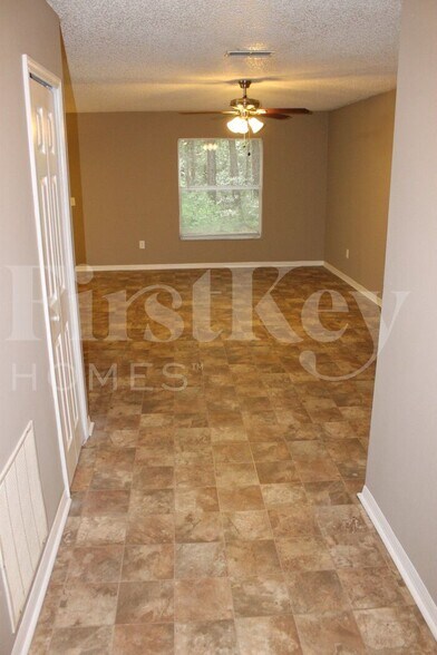 Building Photo - 14936 SE 25 Pl