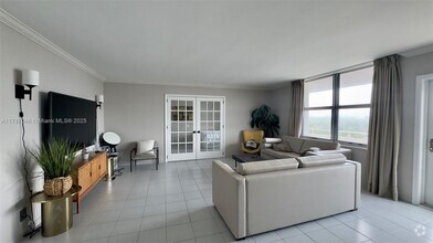 Building Photo - 9225 Collins Ave