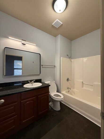 Building Photo - 2948 Magnolia Ct