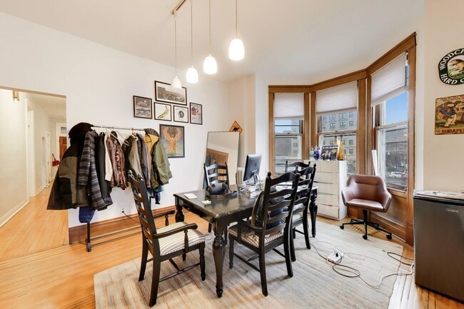 Building Photo - 2815 N Racine Ave