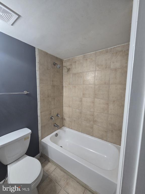 Building Photo - 8126 Londonderry Ct