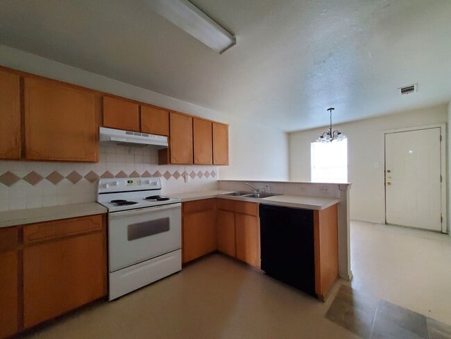 Building Photo - 3308 Hereford Ln