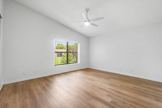 Building Photo - 4932 Boxwood Cir