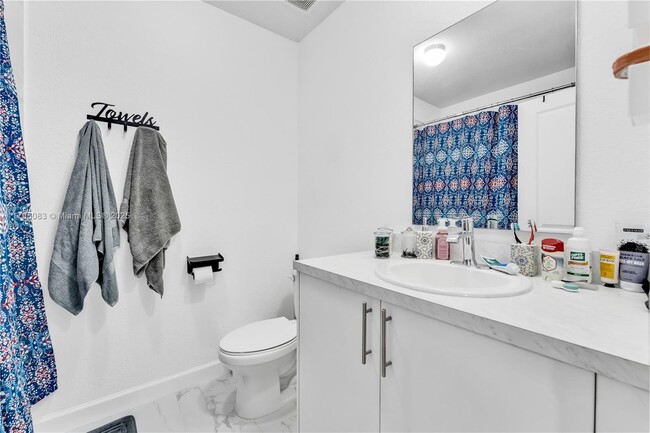 Building Photo - 448 NW 12th Pl