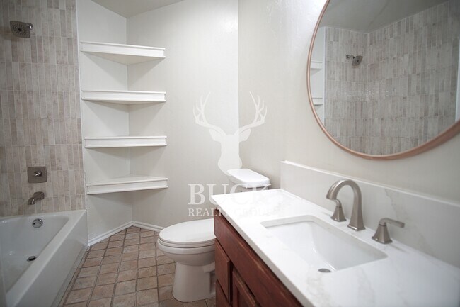 Building Photo - 17408 Zinc Dr