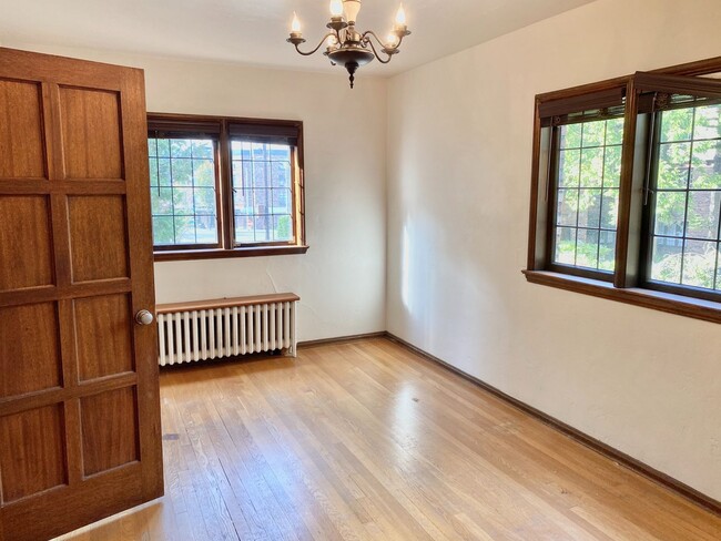 Interior Photo - Ten-O-Five Anhalt Apartments