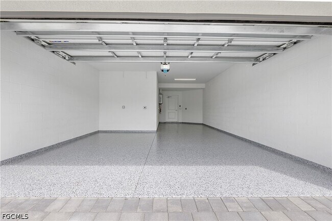 Building Photo - 15170 BLUFFTON Ln