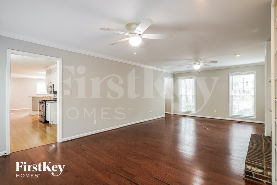 Building Photo - 5143 Colonial Park Rd