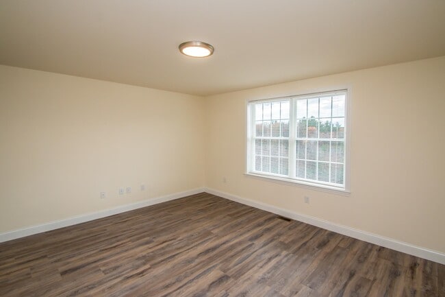 Building Photo - 30 Alpine Place Dr