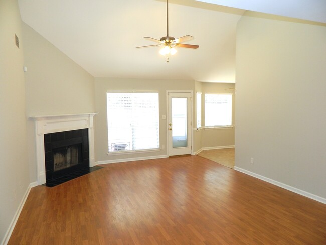 Building Photo - 1099 Maple Ridge Ct