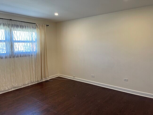 Building Photo - 1925 E Waverly Ln