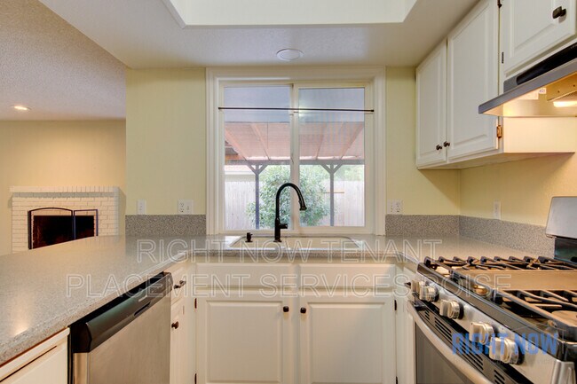 Building Photo - 11156 W Gunsmoke St