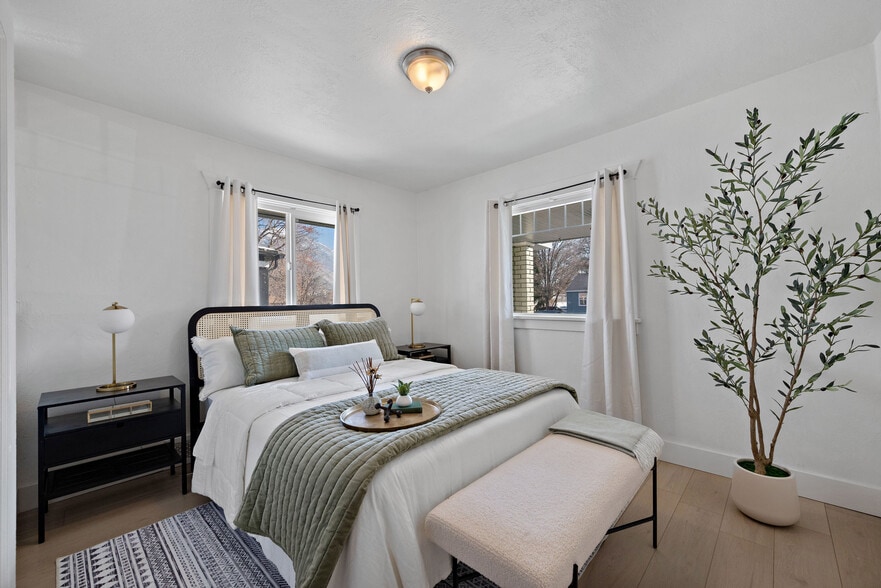 Building Photo - 370 W 400 S