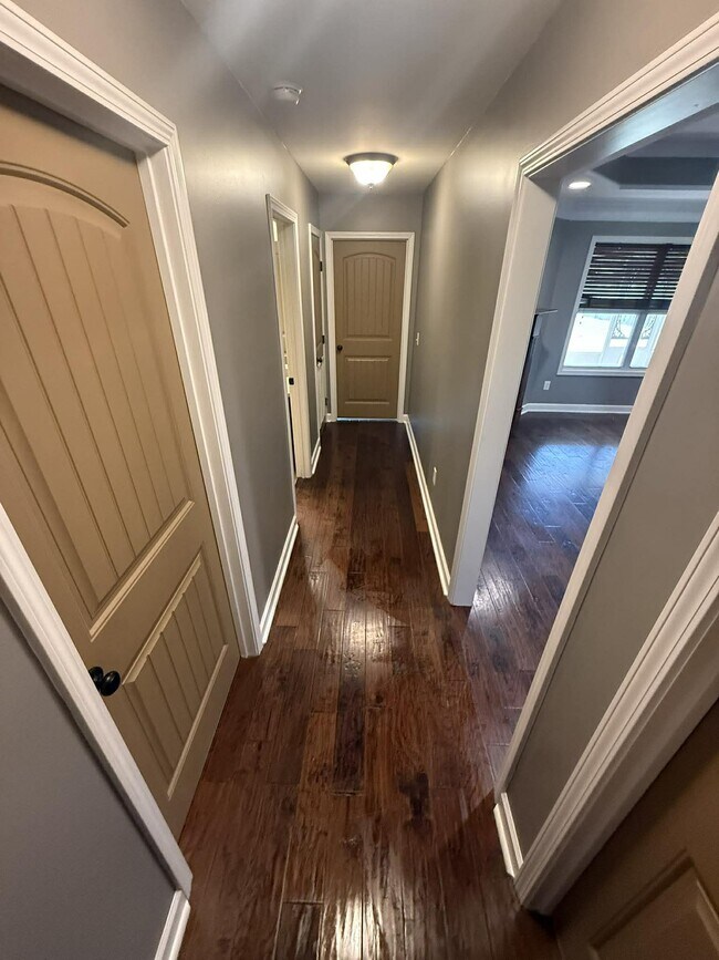 Building Photo - 708 Sandstone Dr