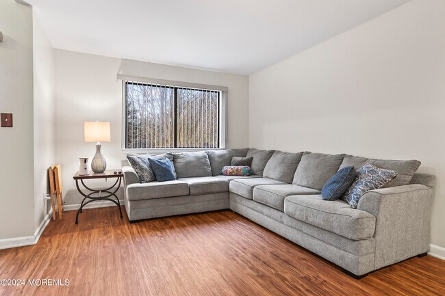 Building Photo - 110 Bowne Ct