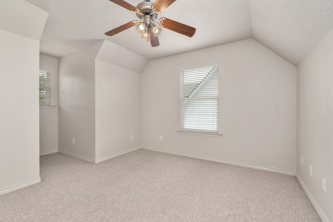 Building Photo - Available August 2026! Charming 4 Bed, 2.5...