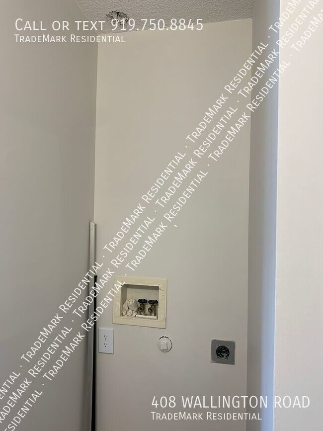 Building Photo - 1 Bedroom 1 Bath House with Garage