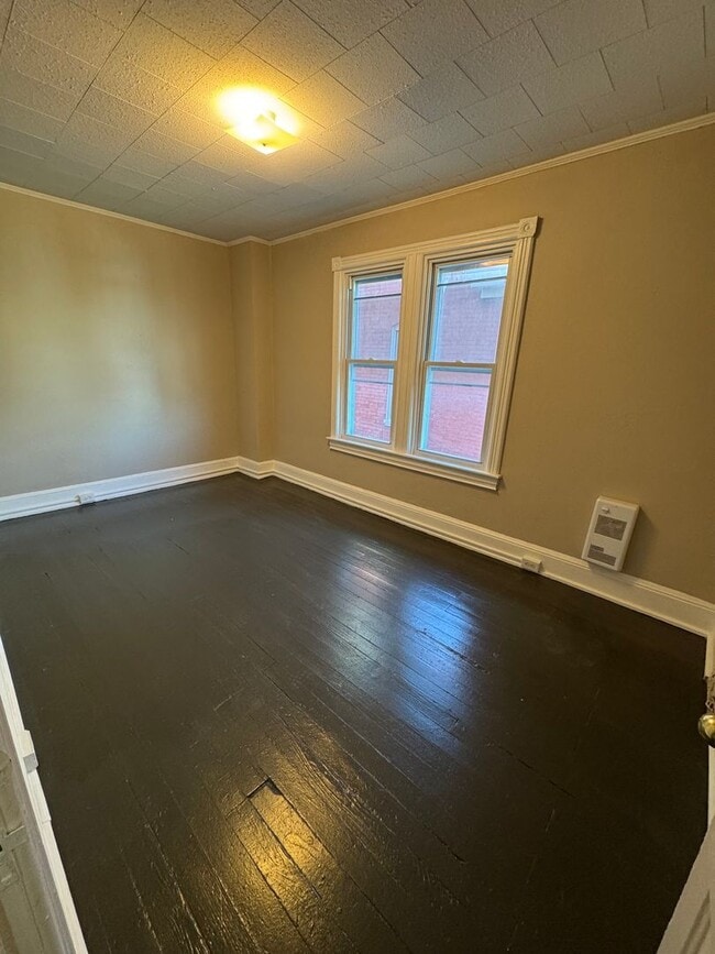 Building Photo - 556 Salem Ave