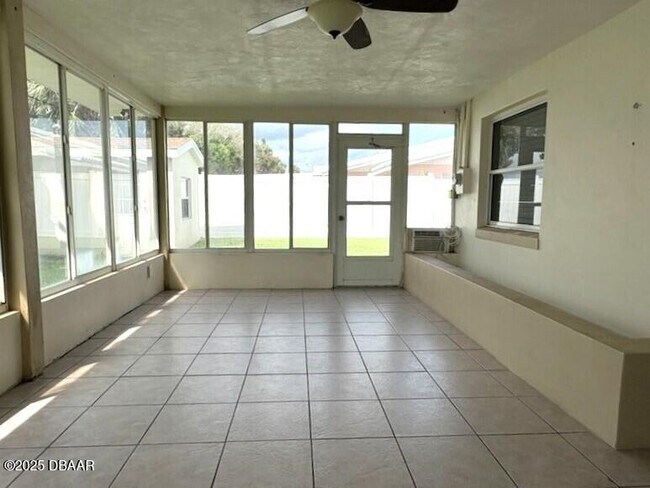 Building Photo - 38 Valhalla Ave