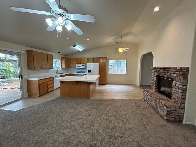 Building Photo - Culdesac Home Near Parks & Schools - Garba...