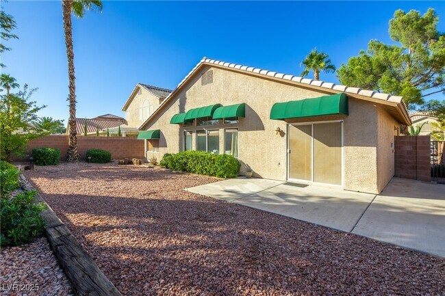 Building Photo - 2555 Sundew Ave