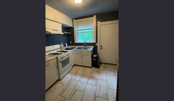 Building Photo - 2242 Auburn Ave