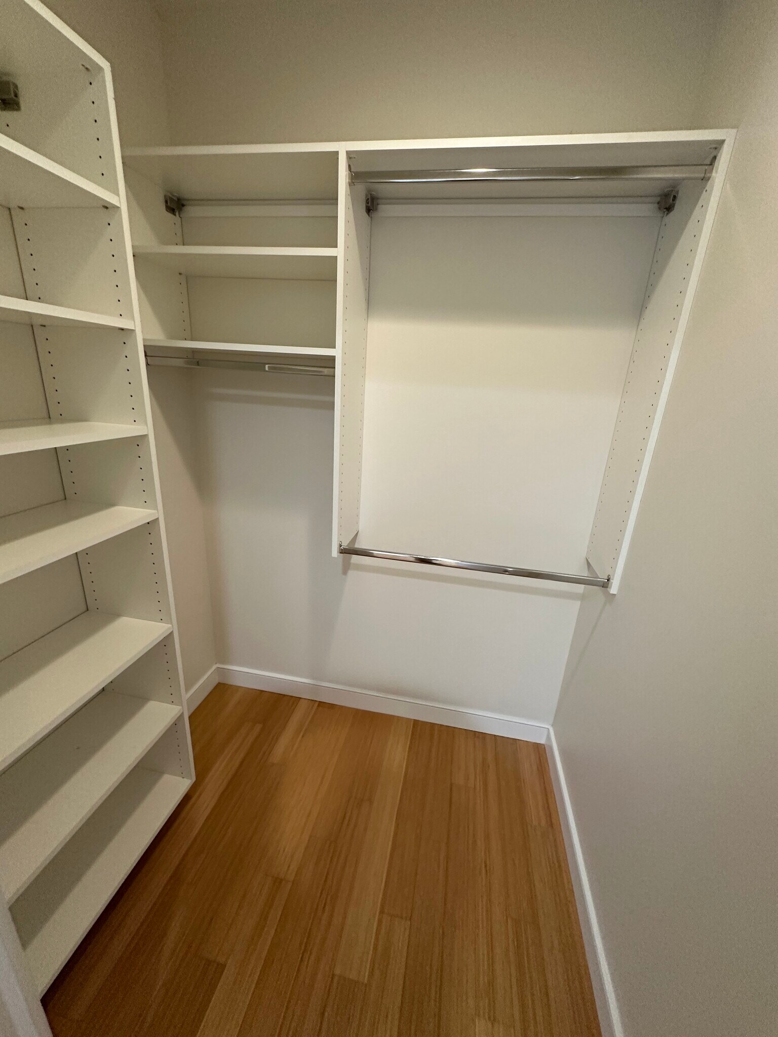 Building Photo - 587 Albany St