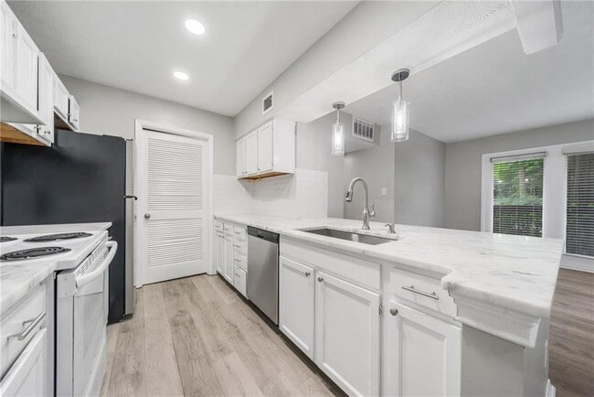 Building Photo - 113 Tuxworth Cir