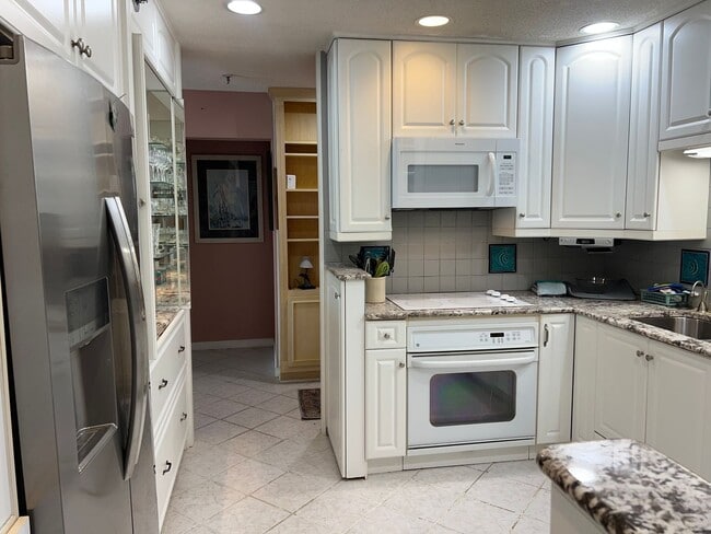 Building Photo - Furnished Waterfront Condo in Hilton Head Plantation - Mariners Pt