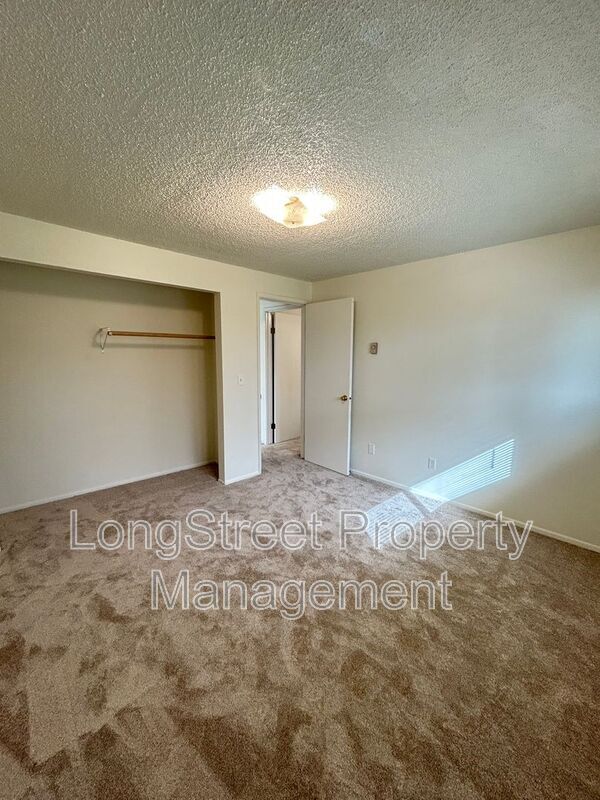 Building Photo - 324 NE Conifer Blvd