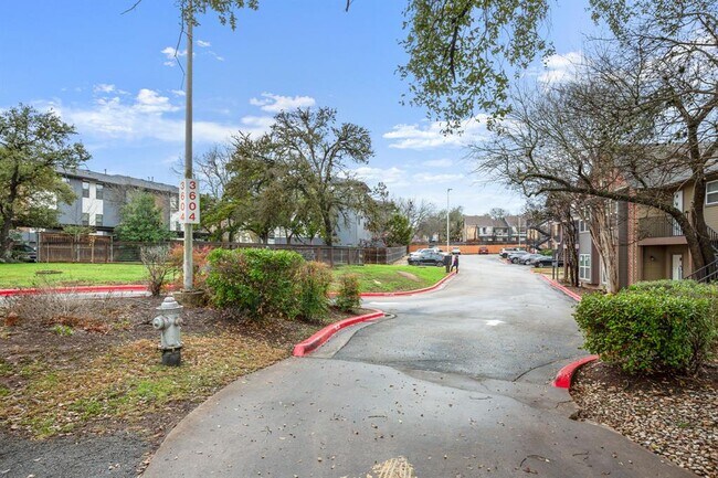 Building Photo - 3604 Clawson Rd
