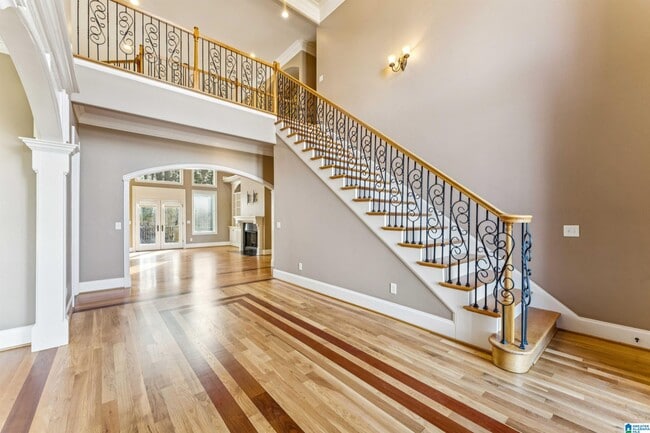 Building Photo - 2005 Lake Heather Dr