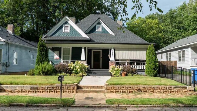 Primary Photo - 1021 Lawton Ave SW